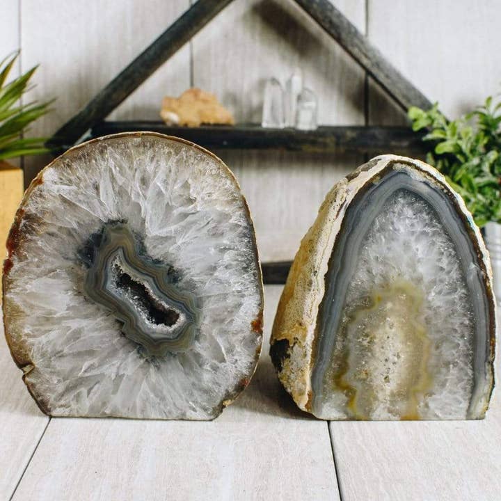 Rock Paradise - Wholesale Accent/Desk Lamp - Agate Geode Cut Base Crystal Lamp