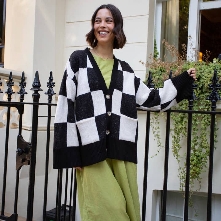 Cara & The Sky – wholesale Cardigan – Women’s – Candice Checked Oversized Chunky Cardigan - Black & White14