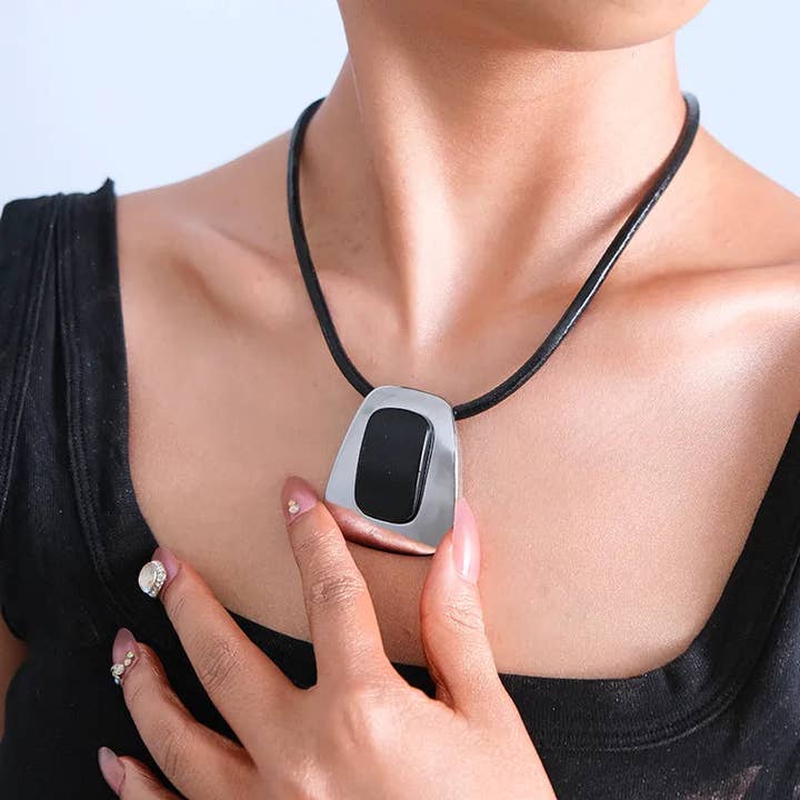 MOOD - Wholesale Pendant/Charm Necklace - Rhett Onyx Pendant Necklace1