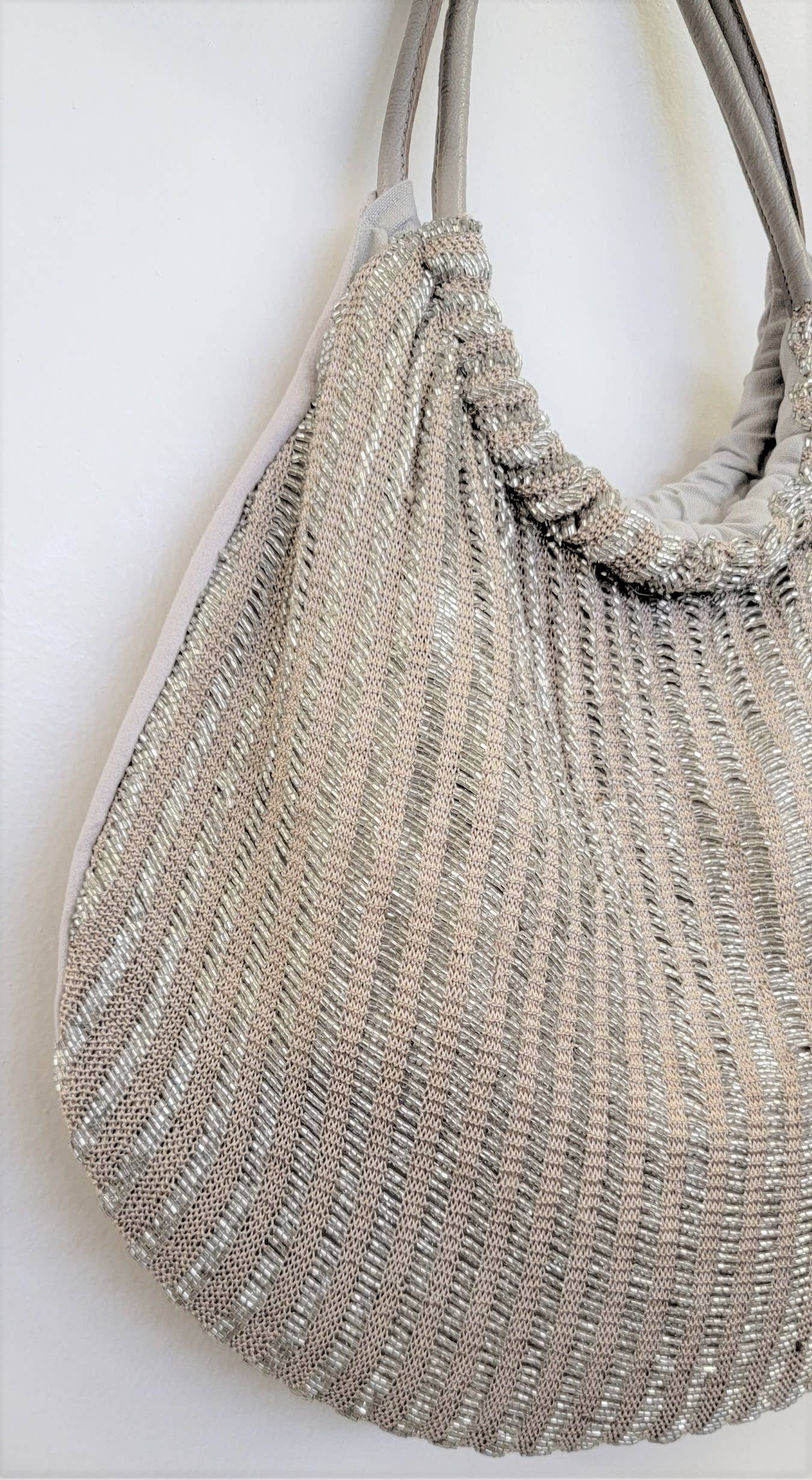 Ricki designs - Vendita all'ingrosso Tracolla - Donna - Borsa hobo blu a mano in crochet con perline, modello #CB 132726