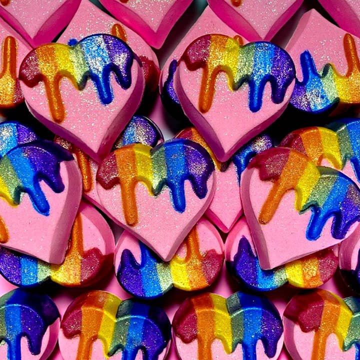Smält mitt hjärta| Regnbåge/Alla hjärtans dag Badbomb för wholesale av Soak + Salt Co