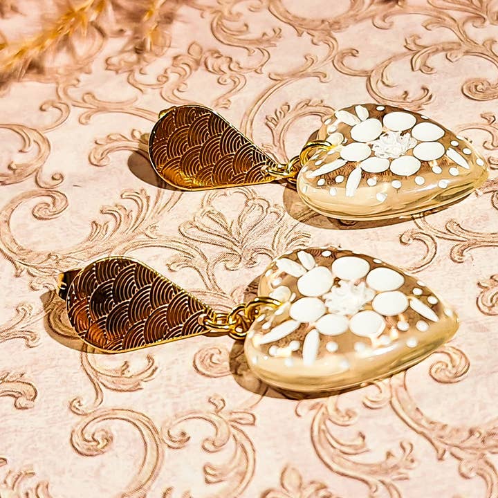 Orecchini cuore e fiore in tonalità oro bianco trasparente per la vendita all'ingrosso da parte di Lydée Déco