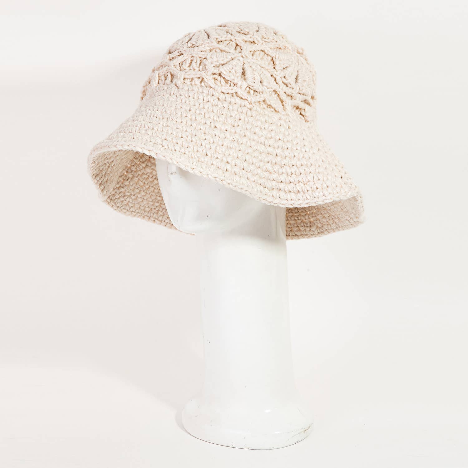 Collections by Fame Accessories – Großhandel Bucket Hat – Damen – Gehäkelte Strickmütze mit Eimer2