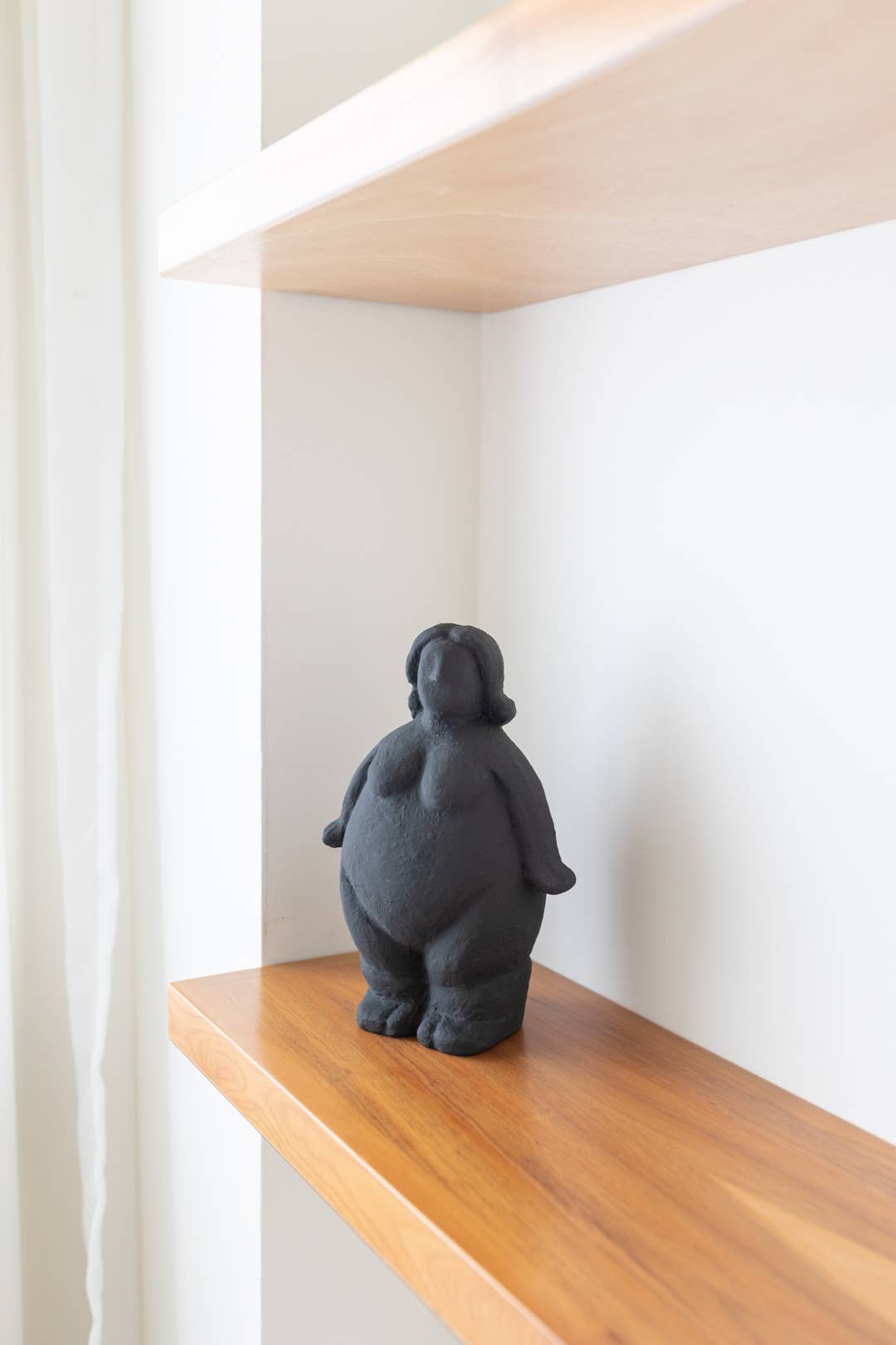 OITO Atelier - Wholesale Decorative Figurine - Woman1