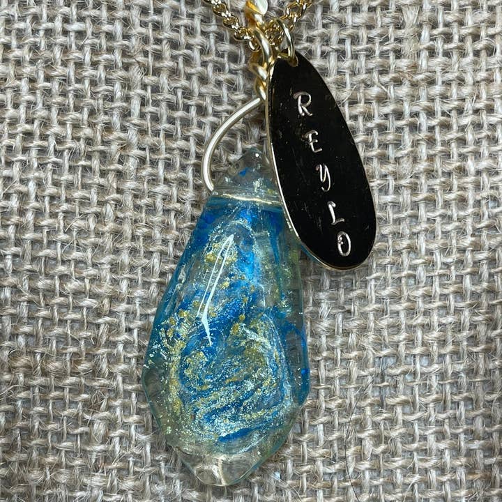 BlueButterflyBazaar – Colar pingente/pendente por atacado – Colar de cristal Kyber pequeno pendente Reylo amarelo e azul para presente de Star Wars de cristal Rey e Ben Solo1