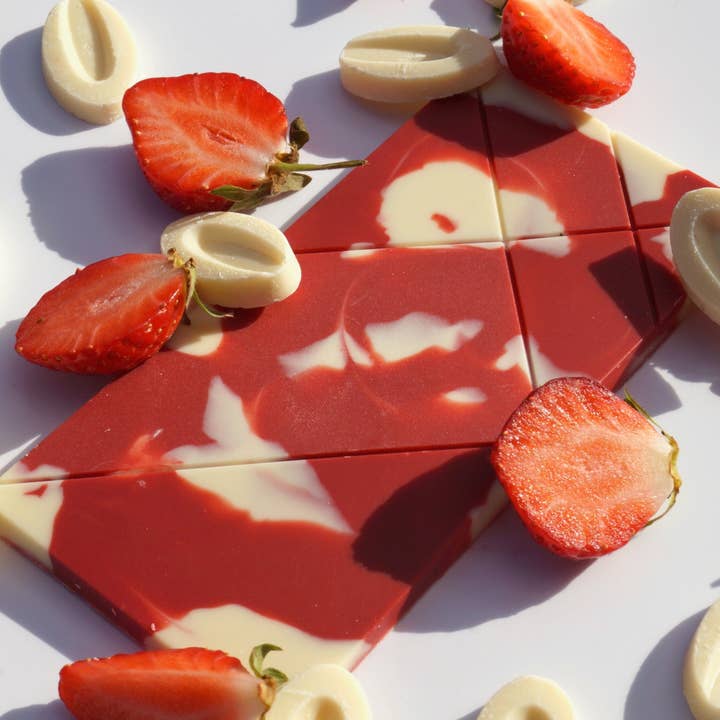 Studio Cocoa - Wholesale Chocolate bar - Strawberries and Cream Tablette (Chocolate Block)1