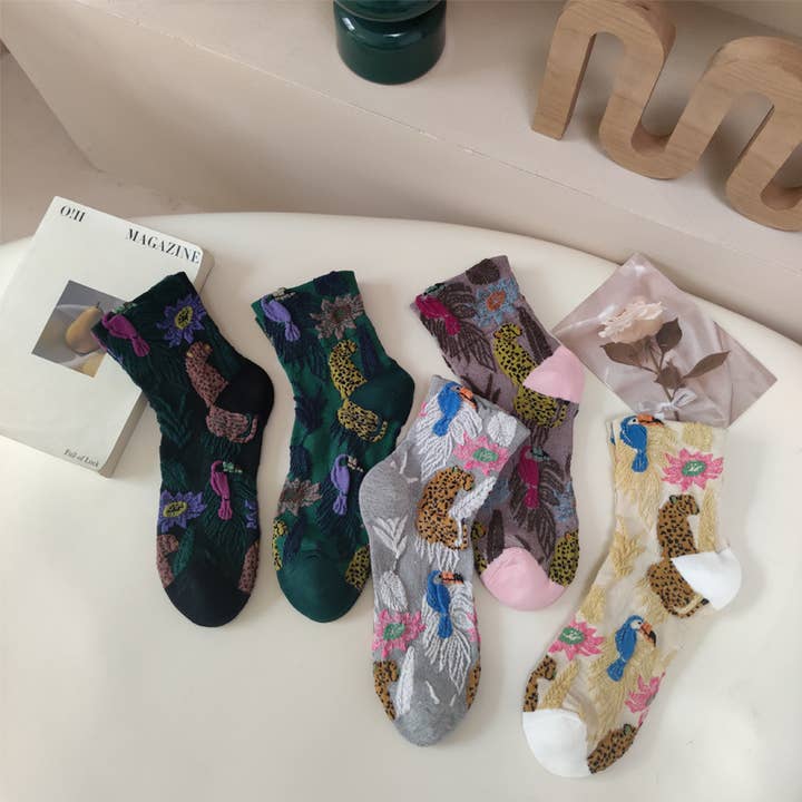 Colorful oil painting style relief jacquard cotton socks for wholesale by Tourtiwi