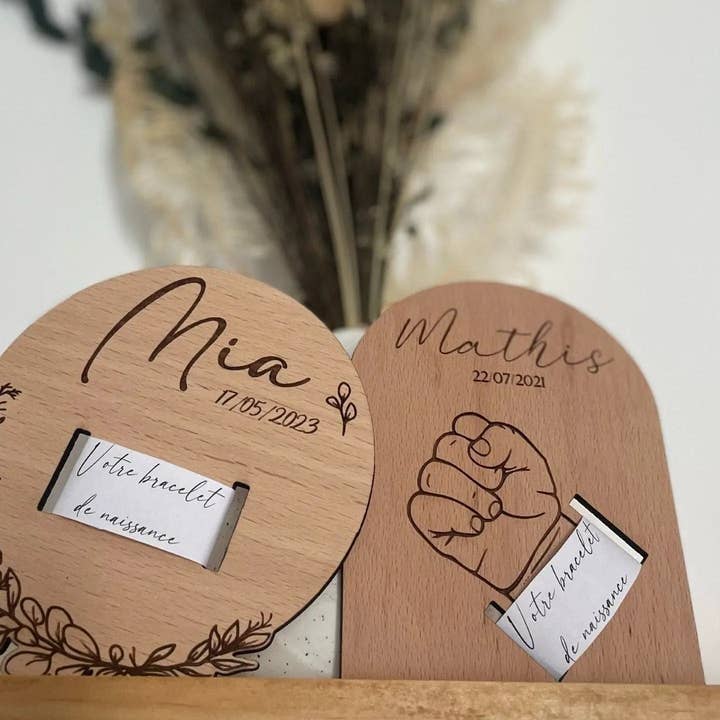 ATELIER MFK - Wholesale Baby Announcement Card - Engraved wooden birth bracelet holder