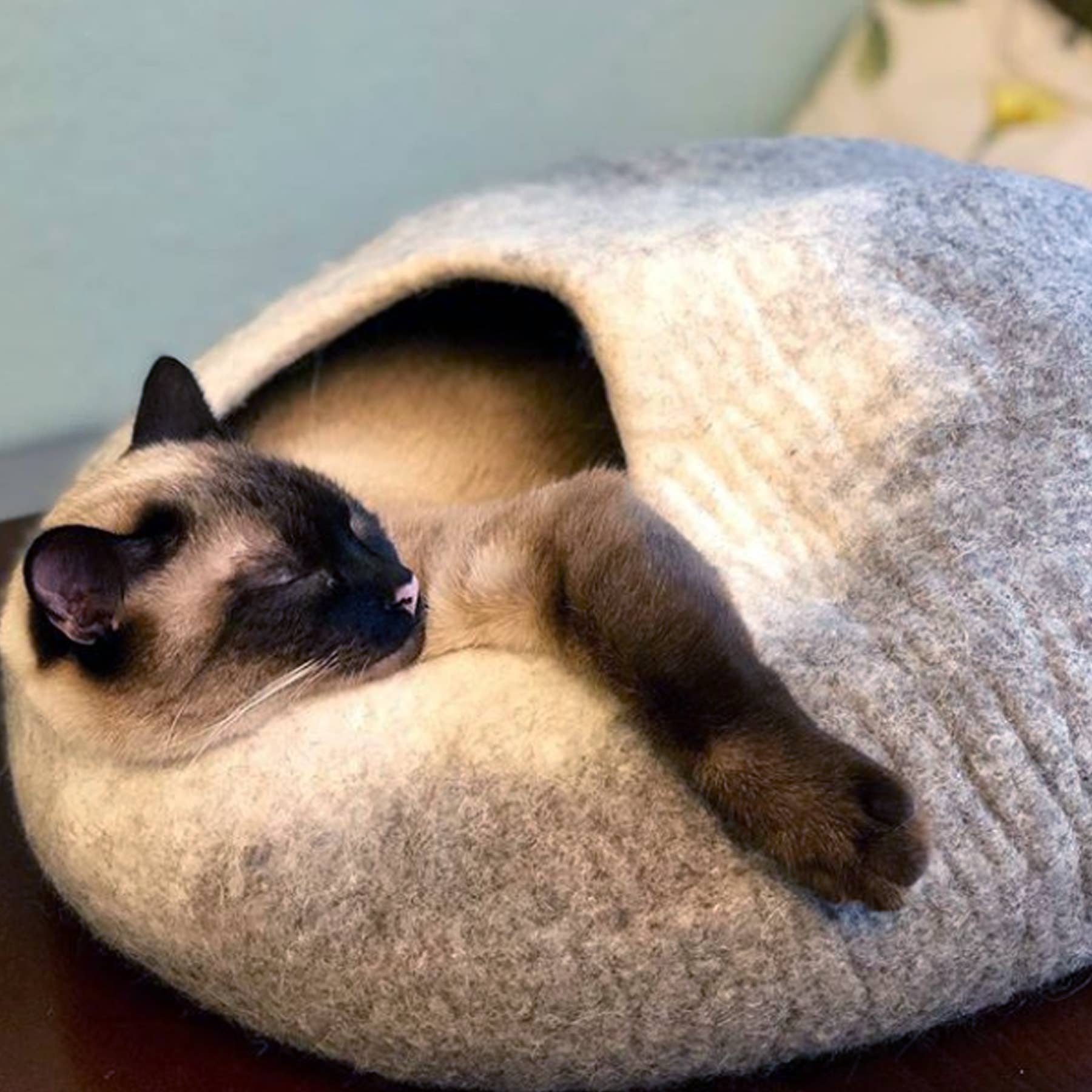 Karma Cat Inc. - Wholesale Pet Cave - Cat/Dog - Ombre Wool Pet Cave, Natural4