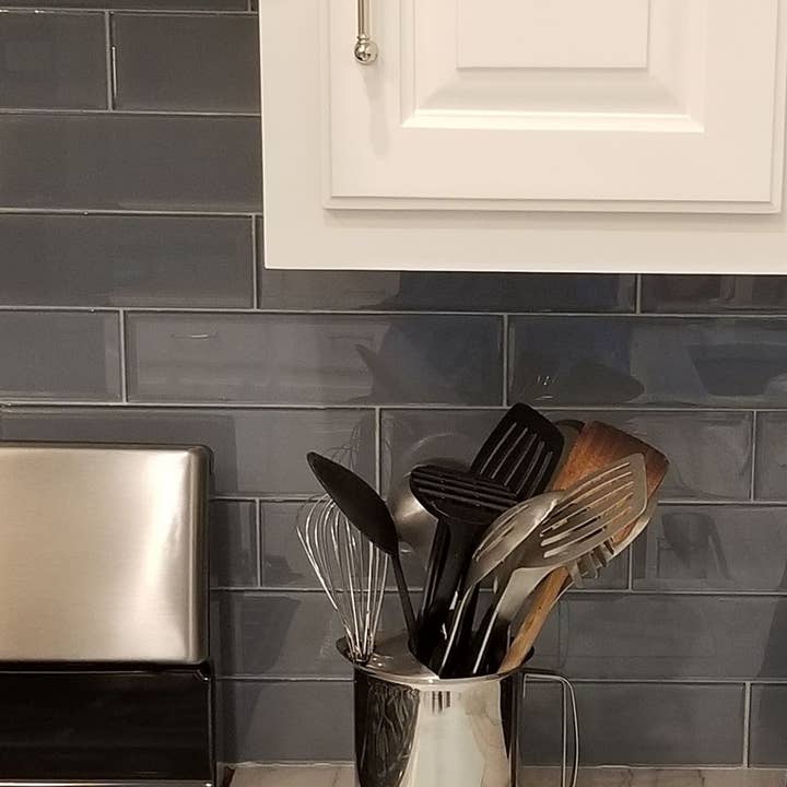 Planche à découper en verre Lots of Black Pug, grande pour la vente par Caroline's Treasures