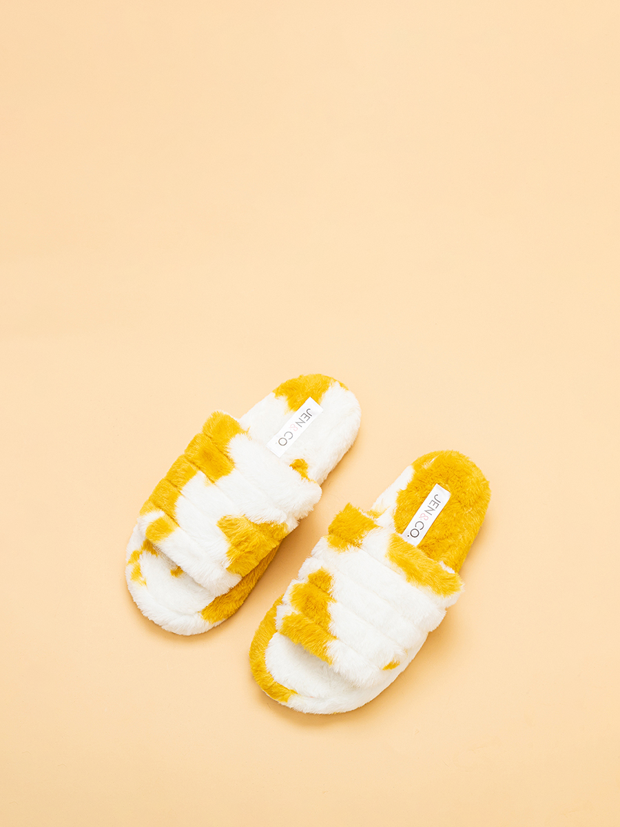 JNC RT (Jen & Co. Outlet) - Wholesale Slippers - Women's - SLP2121 Delaney Cow Print Slippers1