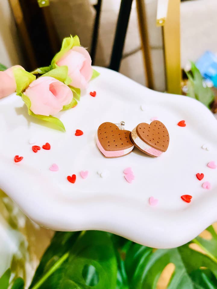 Boucles d'oreilles Saint-Valentin en forme de cœur sandwich à la crème glacée pour la vente par Eflie