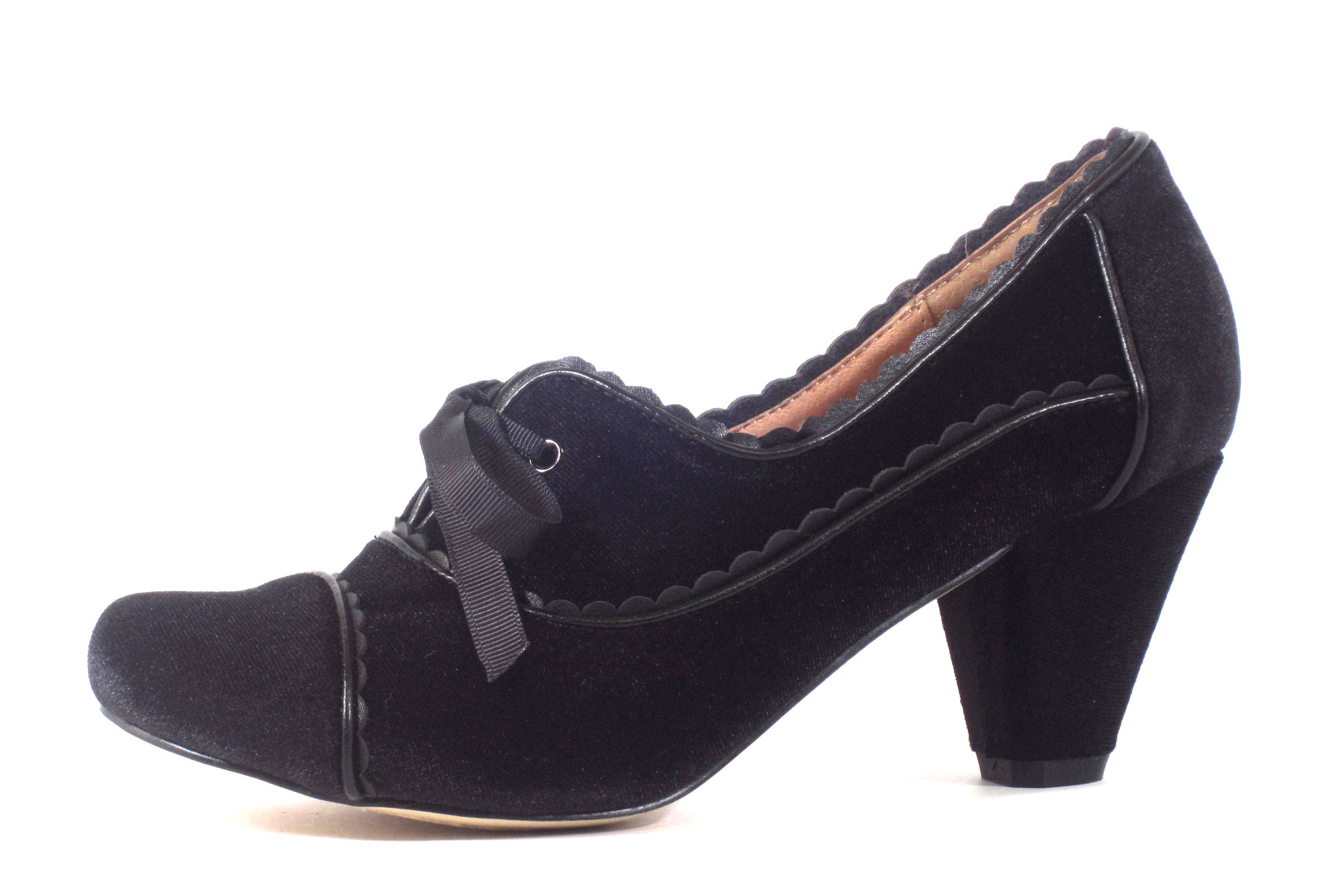 Chelsea Crew – Großhandel Schuhe mit niedrigen Absätzen – Damen – Madison Velvet Retro-Schuhe für den Urlaub3