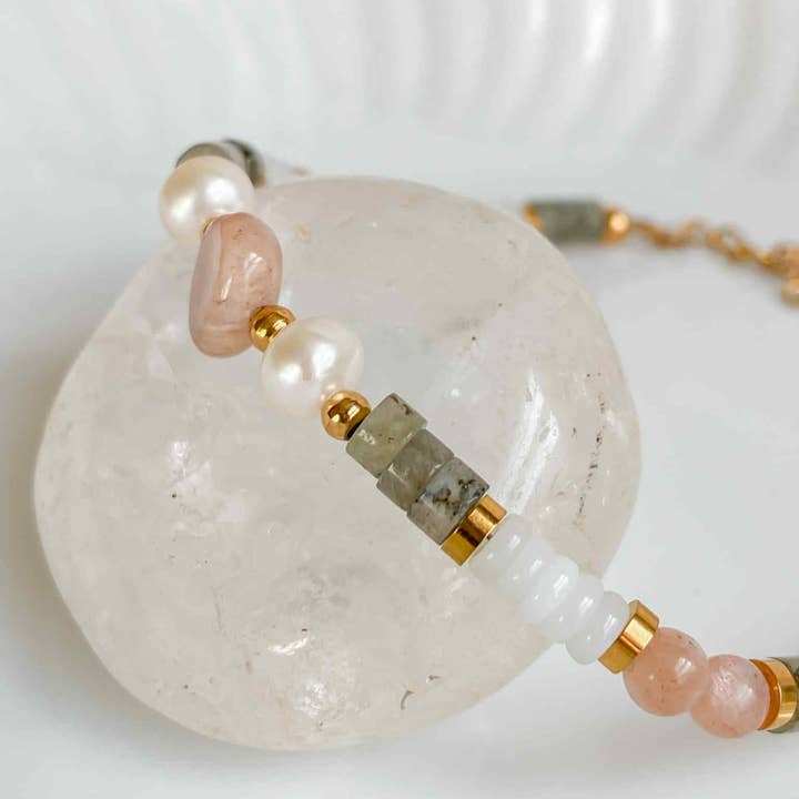 Lunaki Design - Wholesale Beaded Bracelet - Natural stone bracelet and 18K gold-plated stainless steel | HÉCATE3