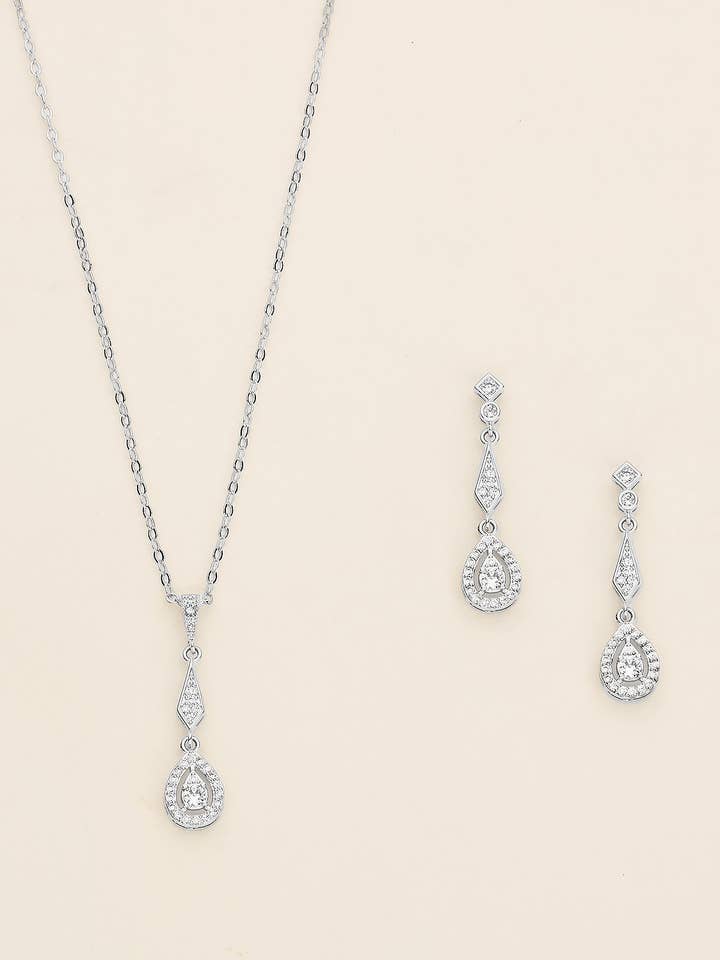 Ensemble de bijoux Adrianna Teardrop pour la vente par allureweddingjewelry
