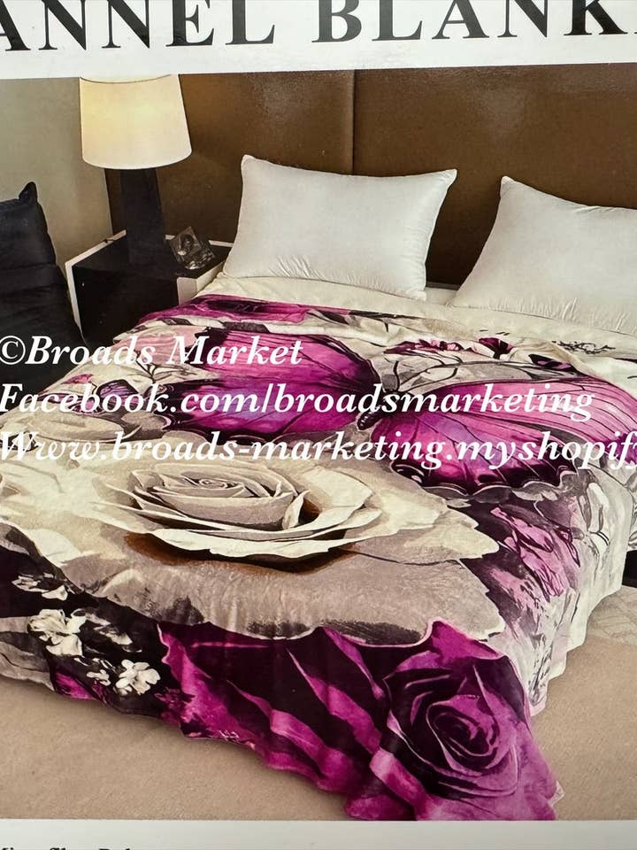 Marie Paarse Vlinder S22 Deken voor wholesale door Broads Market