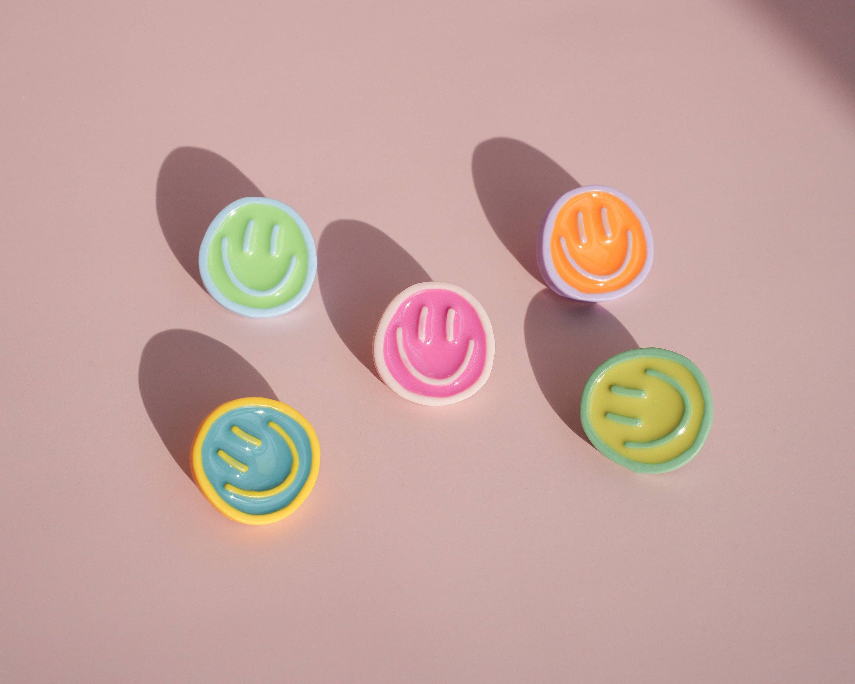 Mini Story Co - Wholesale Lapel Pin/Button - Pastel Smiley Face Pin | Smiley Face Brooch | Colourful Pin Badge | Smile Accessories | Cute Pin for Backpacks and Hats | Gift for Friends3