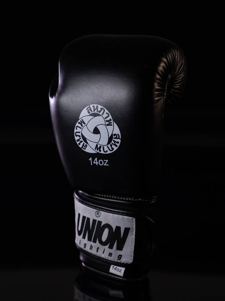 UNION fighting Muay Thai Gloves Black for wholesale by UNION fighting
