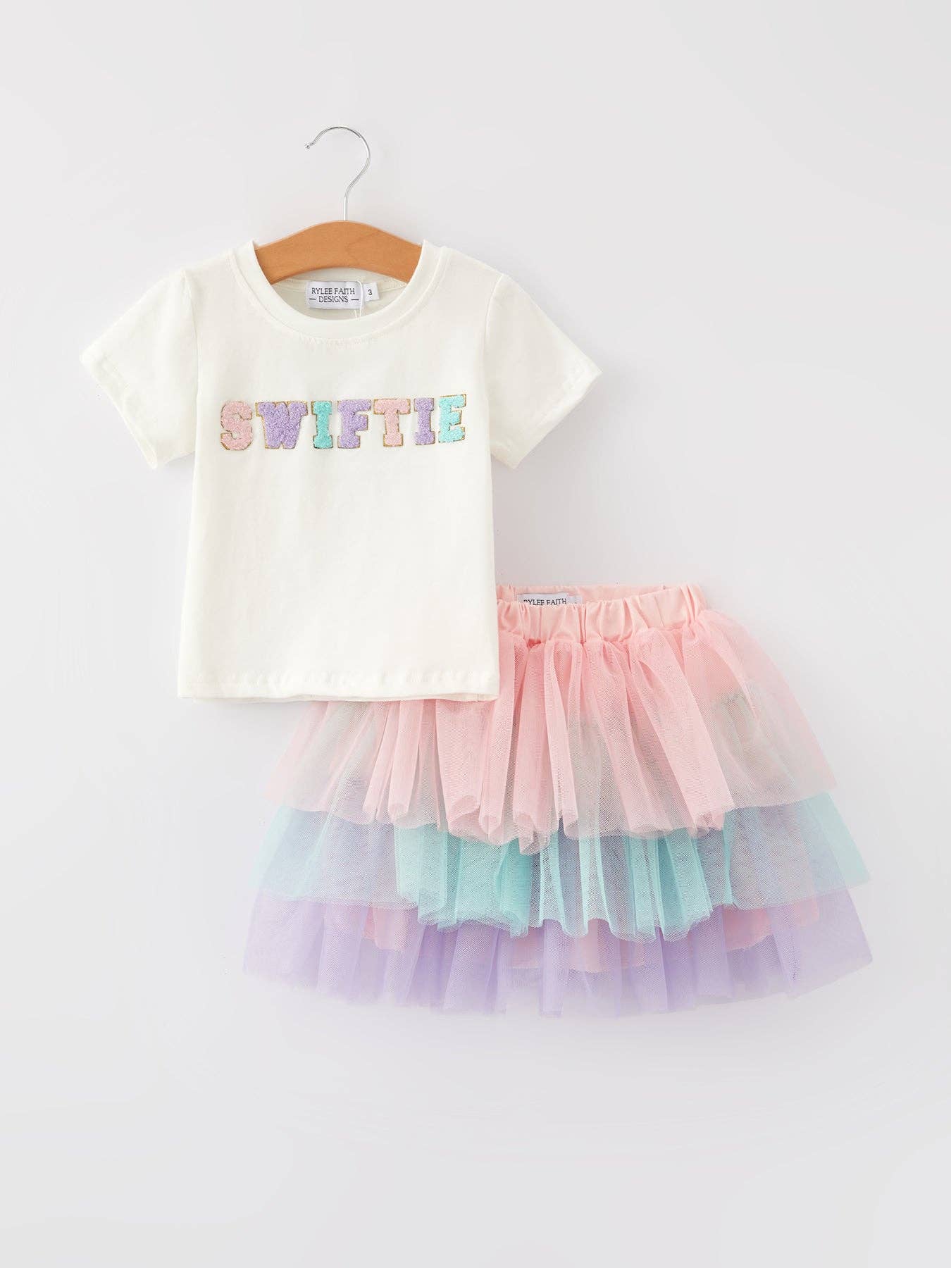Rylee Faith Designs - Wholesale Top en rok-set - Kinderen - Set voor meisjes met katoenen T-shirt met ‘SWIFTIE’ applicatie en gaze rok4