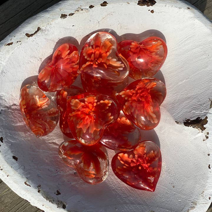 SHOPGIVECOURAGE - Wholesale Decorative Tabletop Object - Floral Glass Pocket Hearts w/Heart Bowl Display - Small (50)