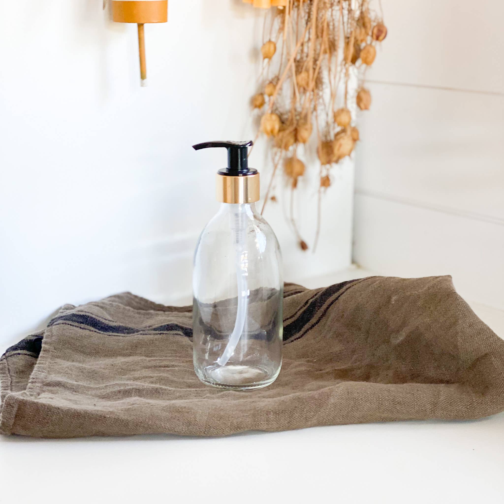 Little Pots – wholesale Soap dispenser – White glass refillable gold soap dispenser bottle1