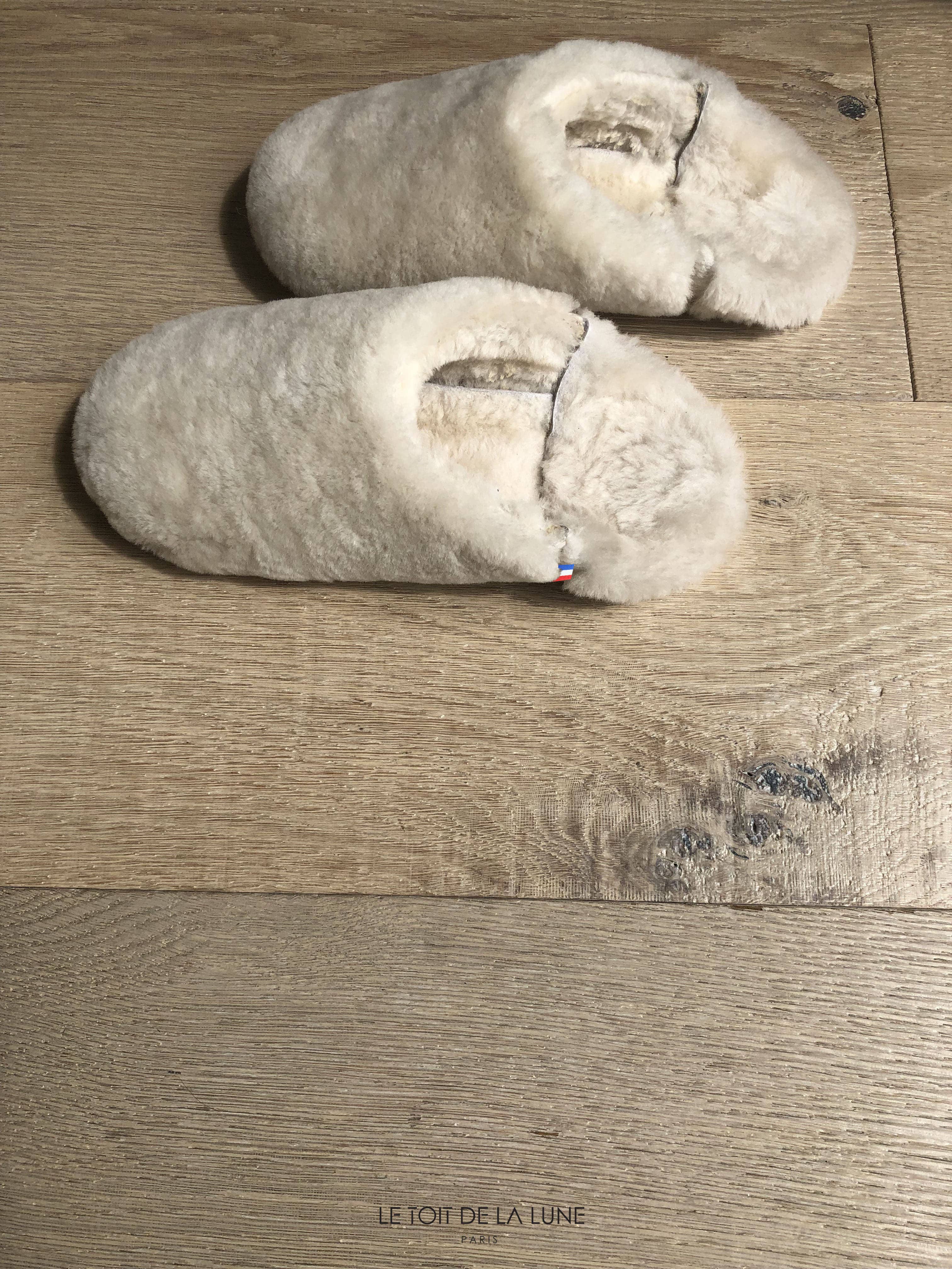 cru Pantufa zoé de couro ecru para venda a revendedores na Faire7