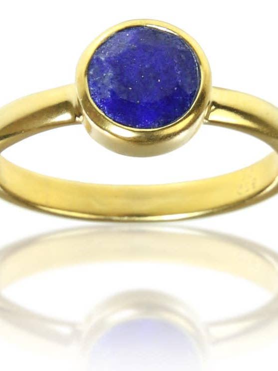Bague Cercle Jaipuri empilable plaqué or 18 carats Lapis Lazuli pour la vente par Sikara & Co.