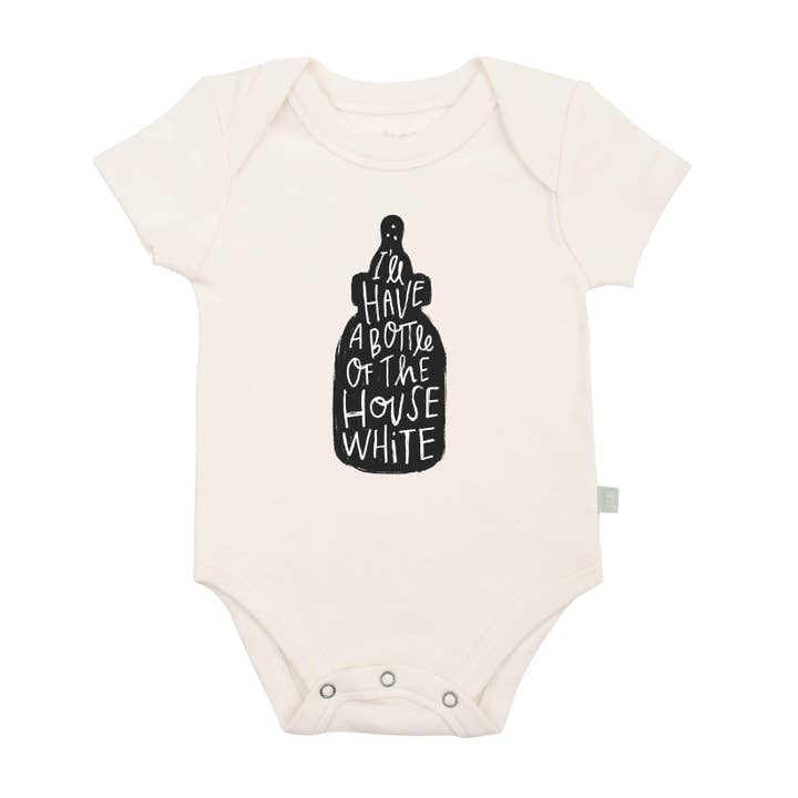 baby grafisk økologisk bodystocking | hus hvid for engroshandel hos Finn + Emma