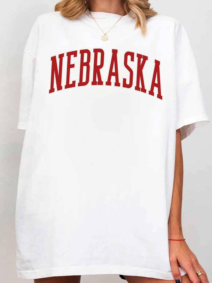 ÜBERGROSSE GRAFIK-T-SHIRTS AUS NEBRASKA PUFF für den Großhandel von Rustee Clothing