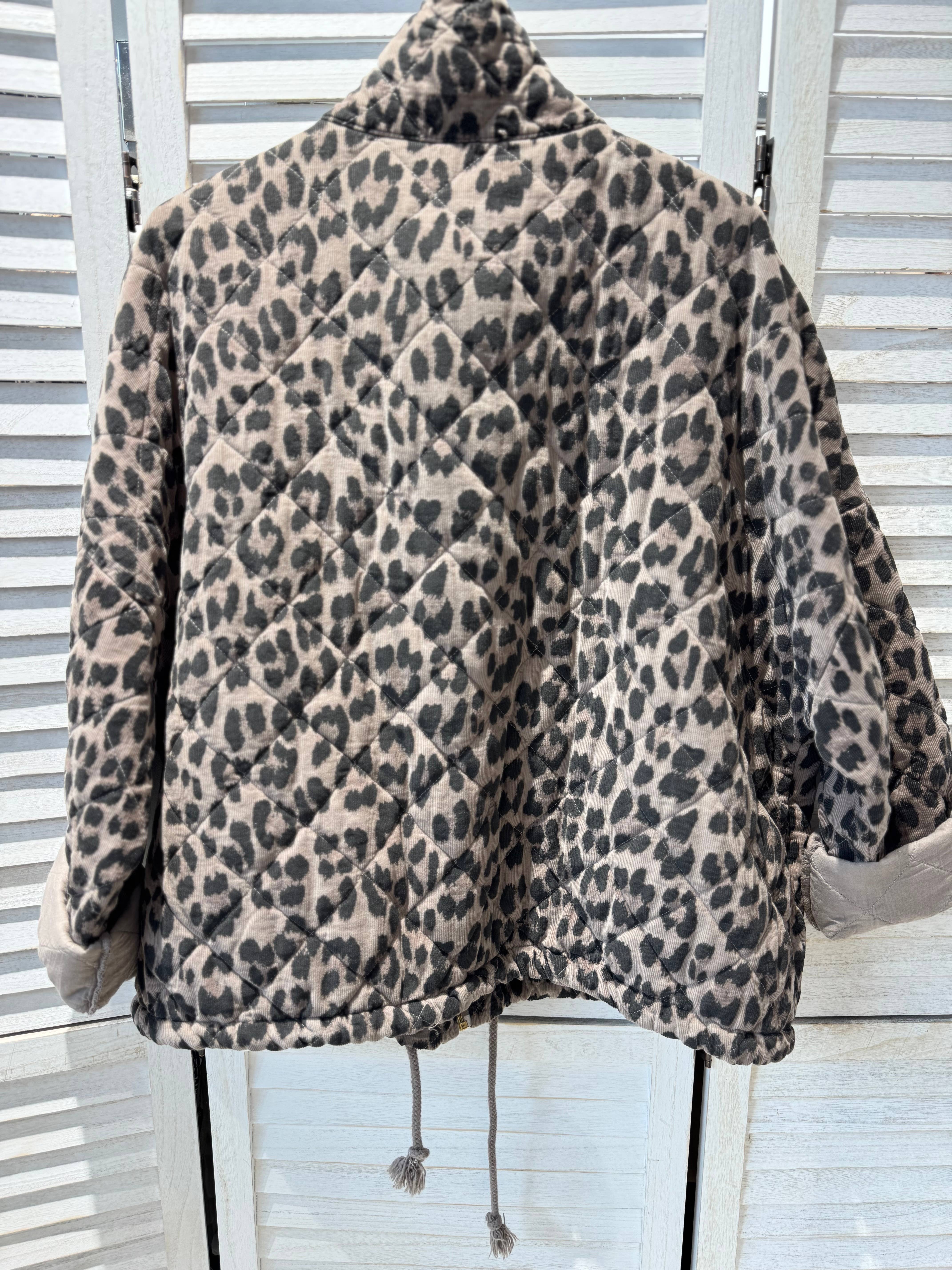 Biege Zip-up jacket with 3/4 sleeves for wholesale on Faire4