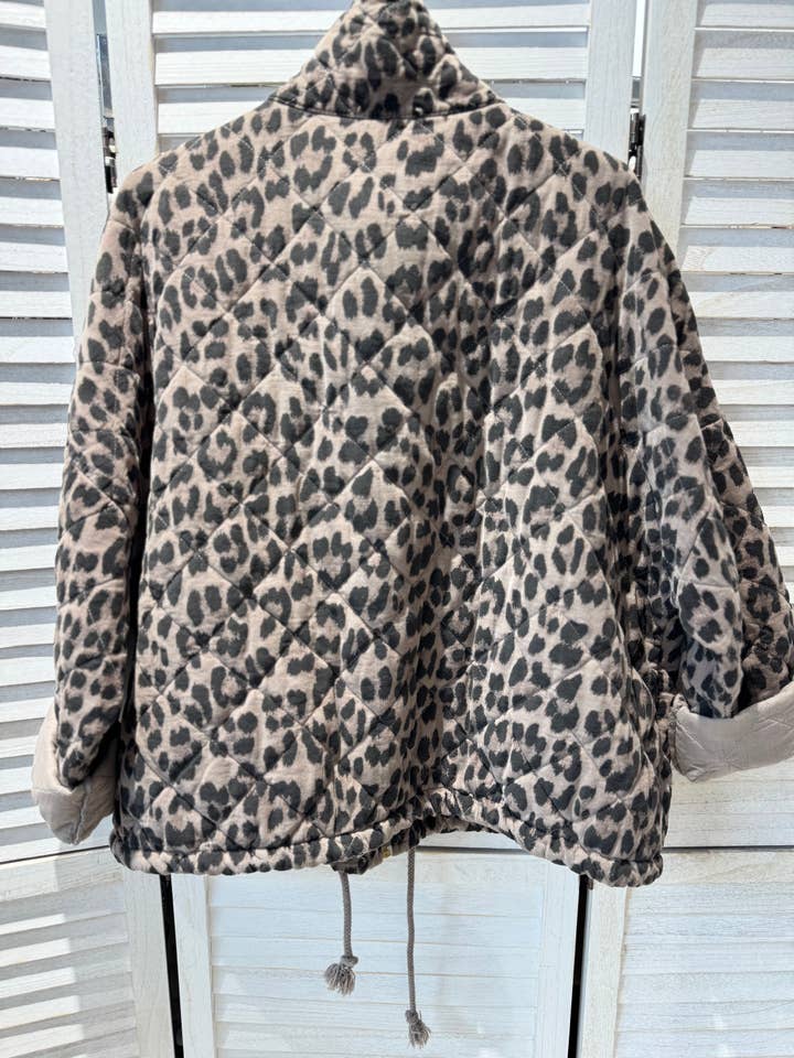 Biege Zip-up jacket with 3/4 sleeves for wholesale on Faire4