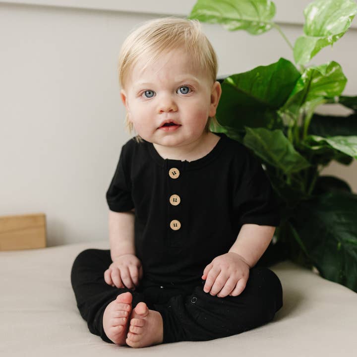 Little Joy Co. - Vendita all'ingrosso Tutina - Neonati - Bamboo Henley Romper - Abbigliamento da neonato e da giorno