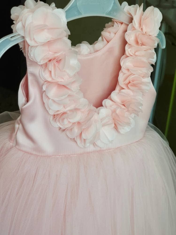 Tiny Glamour – Engroshandel Aftenkjole - Dame – Blomsterpigekjole med drømmende blomster3