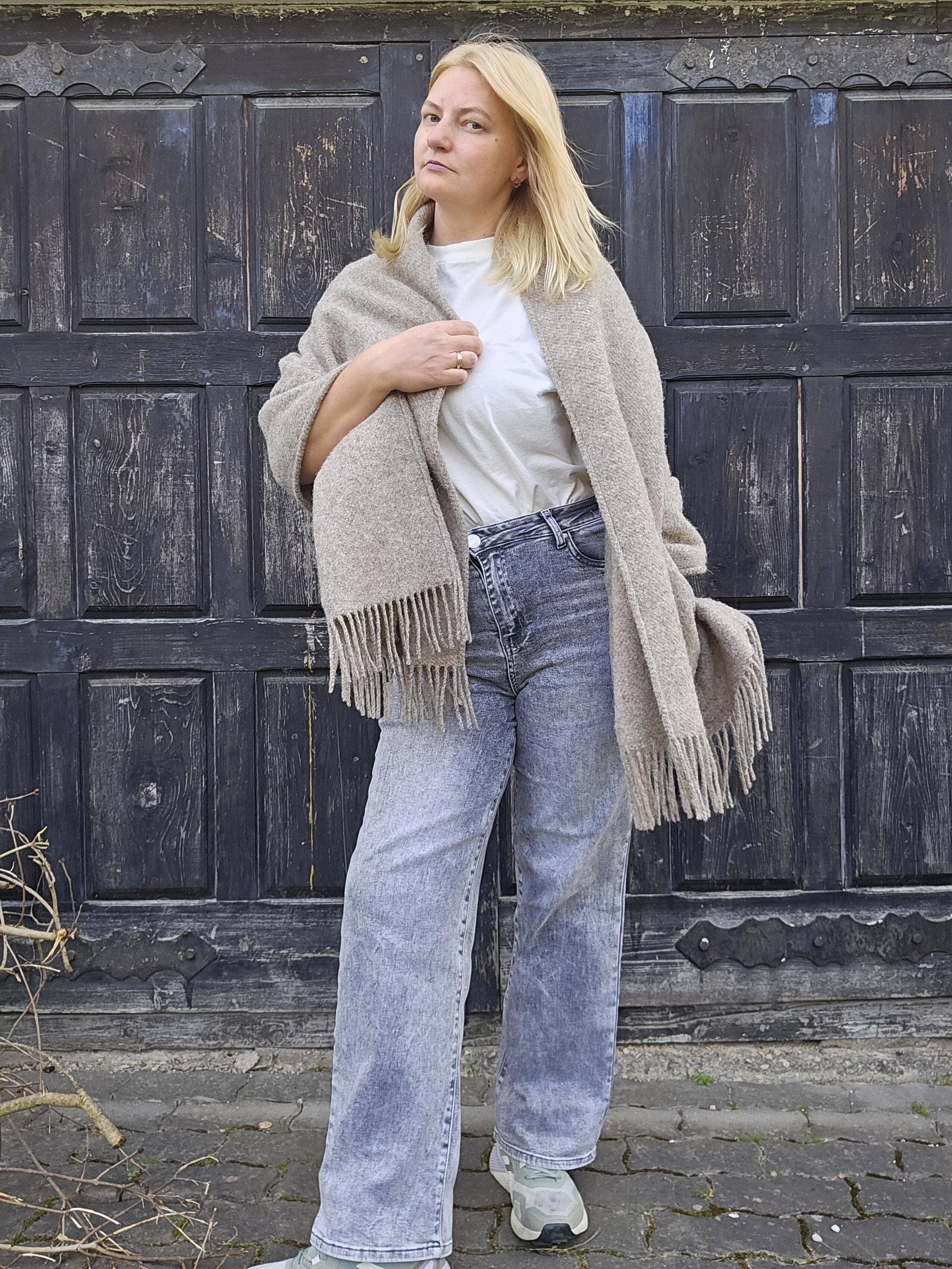 IN2NORD - Wholesale Wrap - Women's - Classic wool pocket shawl  - KALMAR4