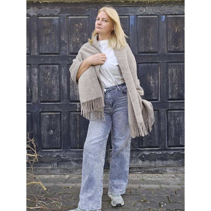 IN2NORD - Wholesale Wrap - Women's - Classic wool pocket shawl - KALMAR4