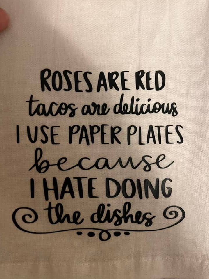 ROSEN SIND ROT, TACOS SIND KÖSTLICH - FLOURSACK HANDTUCH für den Großhandel von Bearded Bird Apparel