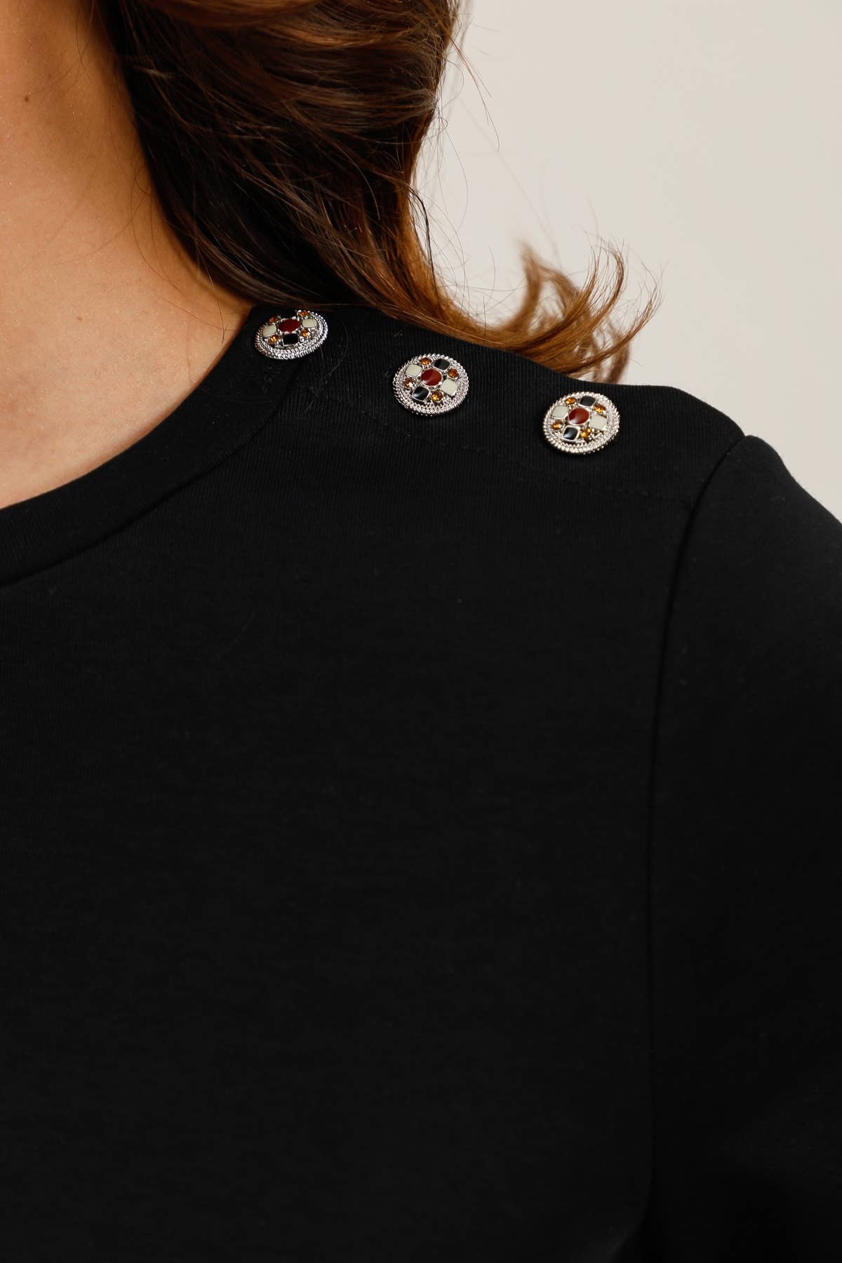 Daphnea - Vendita all'ingrosso Maglietta - Donna - 32101 T-SHIRT BOTTONI GIOIELLO1