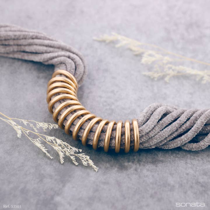 Tour de cou en tube spiralé en métal chenille pour la vente par Sonata
