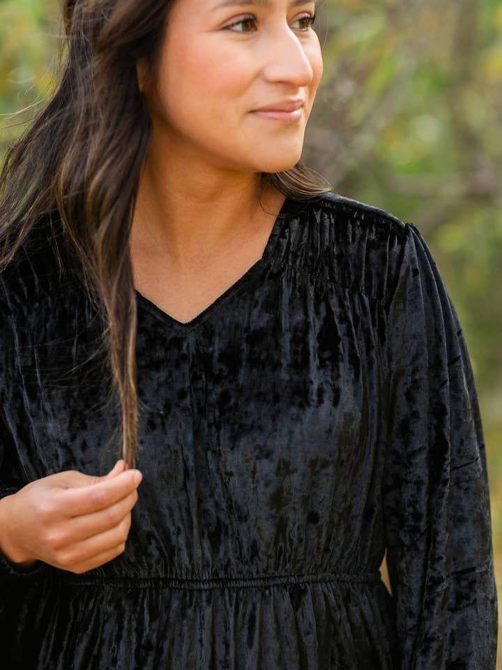 Inherit Clothing Company – wholesale Klänning - Dam – Diana Midi klänning i krossad sammet7