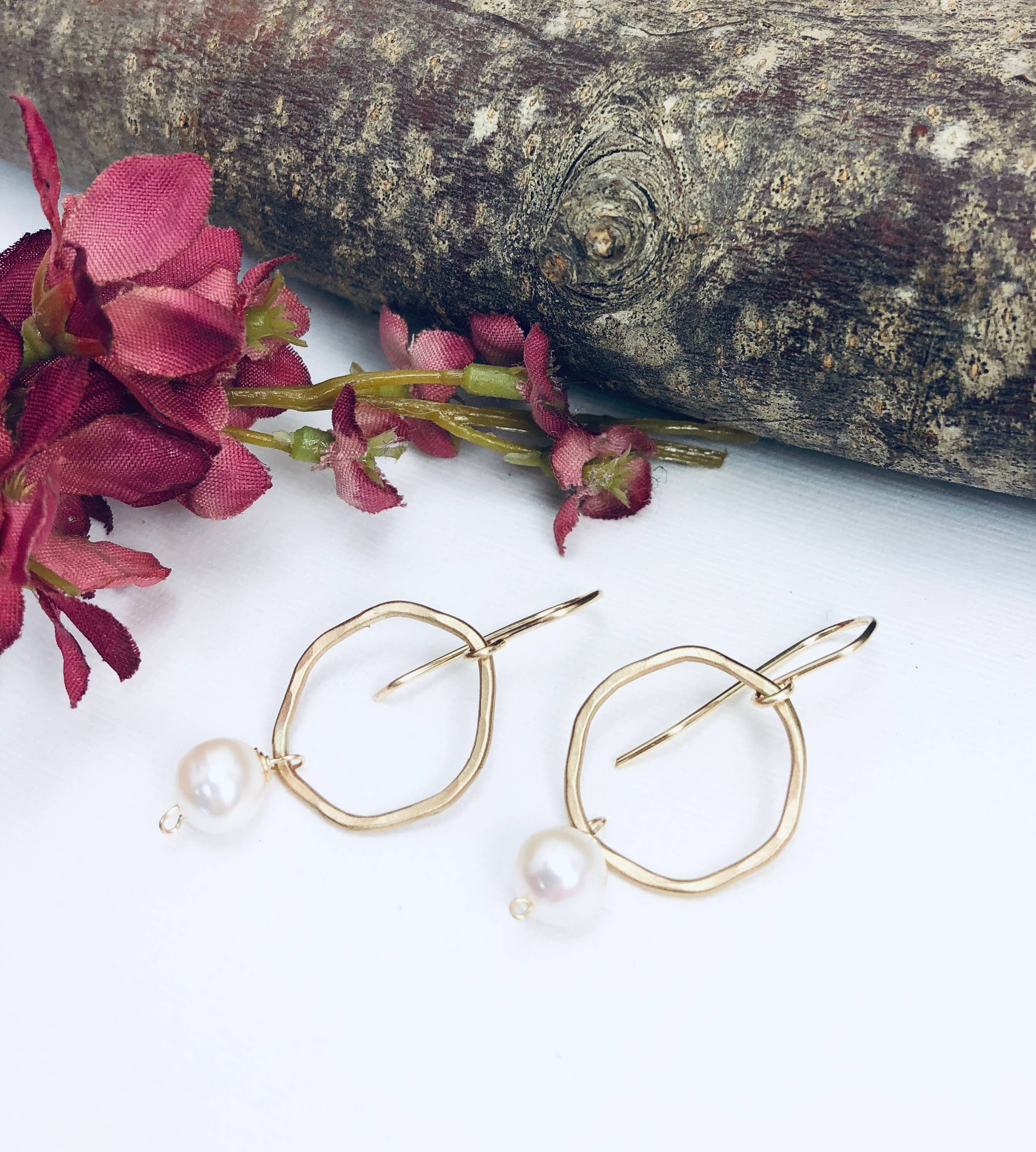 Laura J Designs - Wholesale Dangle Earrings - Pearl Daydream Miranda Earrings1