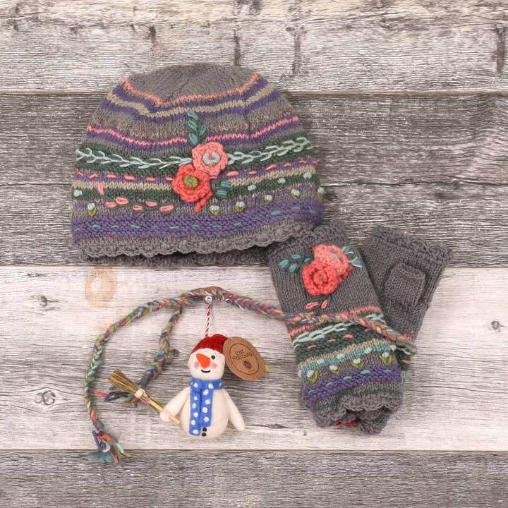 Lassen Gift Set – Beanie, Handwarmers & Snowman Ornament for wholesale by Lost Horizons Canada