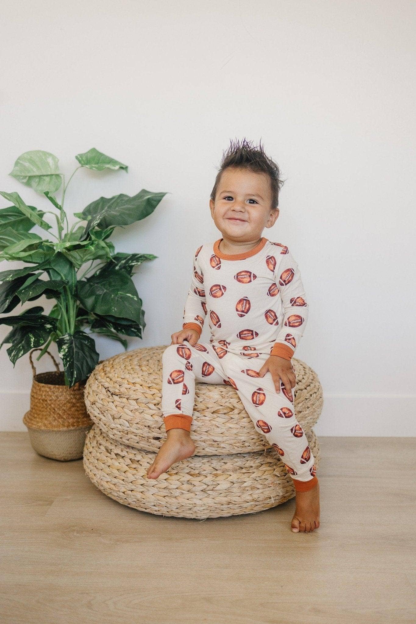 Little Joy Co. - Vente Haut et bas de pyjama – enfant - Pyjama 2 pièces en bambou avec motif de football5