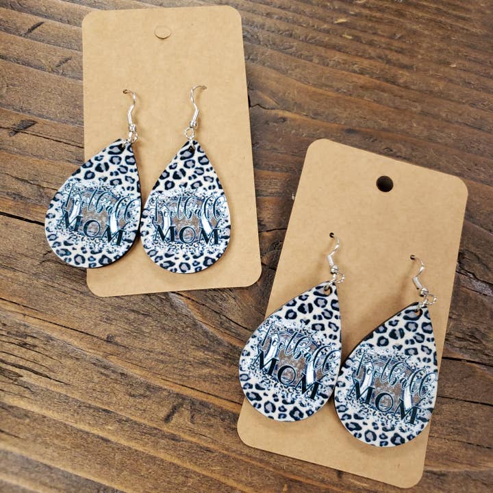 Boucles d'oreilles maman football pour la vente par The Poppell Mart