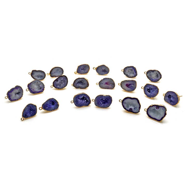 GemMartUSA - Venta al por mayor Pendientes de botón/aretes de poste - Pendientes en forma de lazo galvanizados en oro con forma de geoda en rodajas de ágata