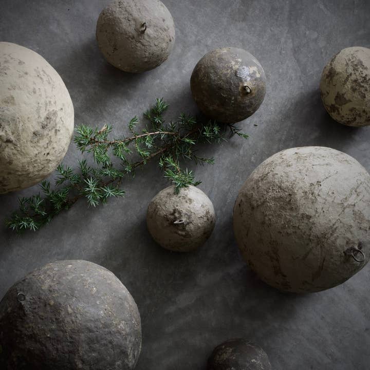 Nordstjerne – wholesale Decorative tabletop object – SUSTAIN papier mache ball, small smoke