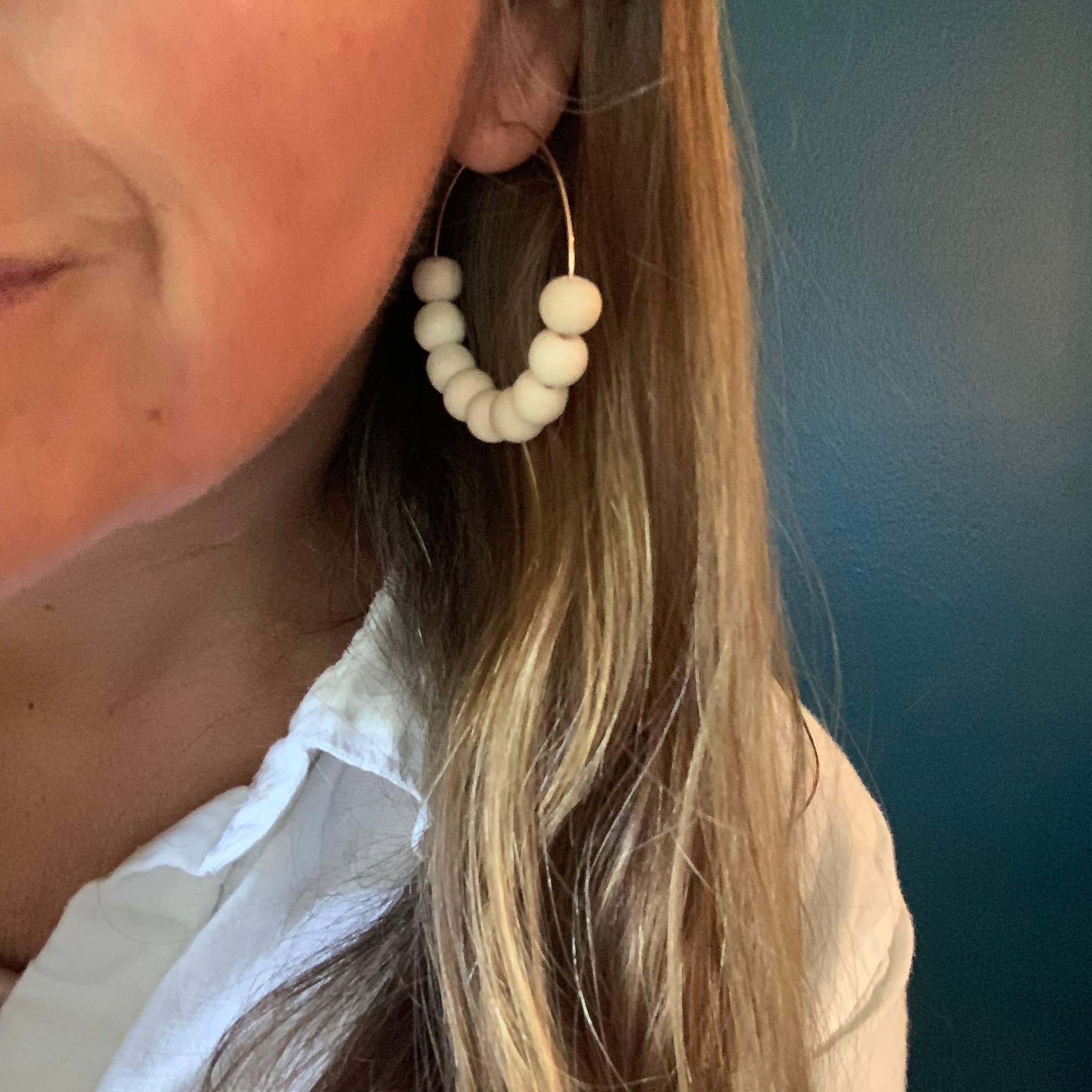 Libby & Smee - Wholesale Oorringen - Wood Bead Hoepeloorbellen10