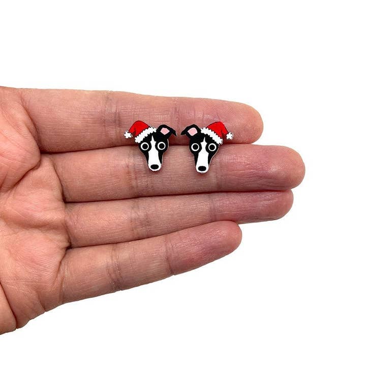 Boucles d'oreilles clous faites main de Noël Whippet pour la vente par Fawa Shah