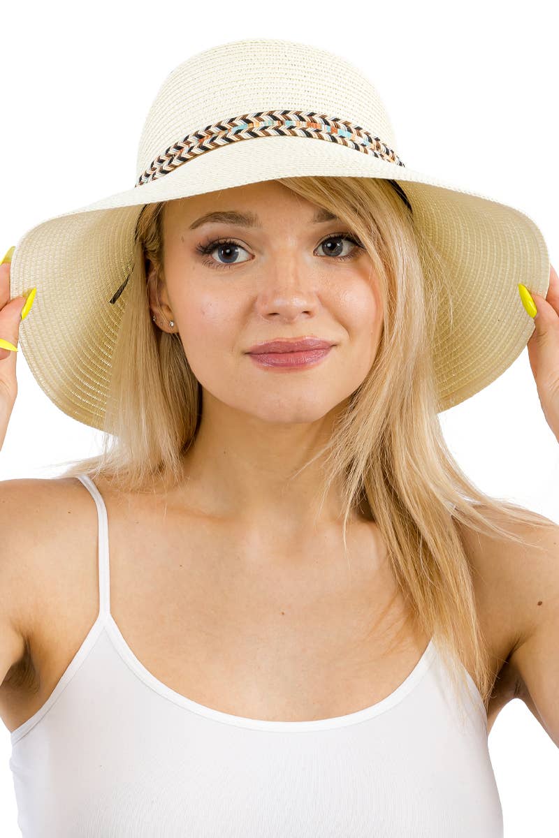 Cap Zone – wholesale Stråhatt – Dam – Cap Zone solhatt i derbystil med kupad kulle och tribalmönstrad kant i halm17