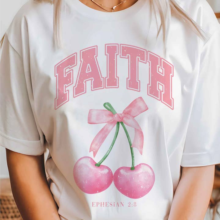 T-shirt com gráfico FAITH COQUETTE CHERRY por atacado de A. BLUSH CO