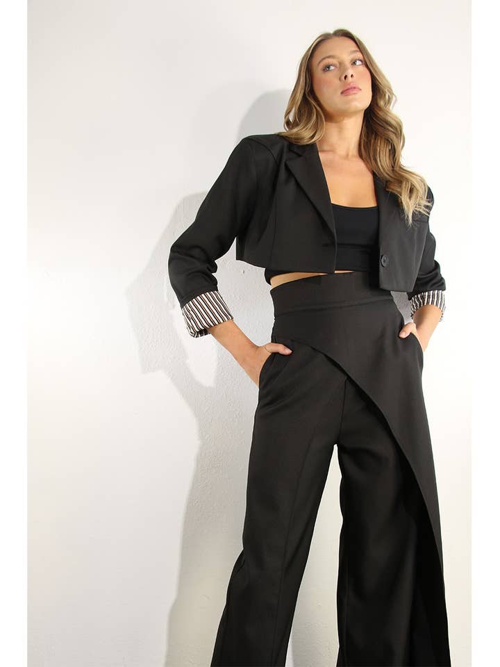 Blazer corto con spalle imbottite per la vendita all'ingrosso da parte di Mulla